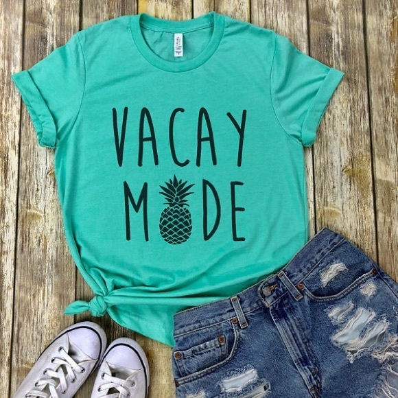 Plum Creek Boutique Tops - Vacay TShirt - Pineapple Design - Short Sleeve